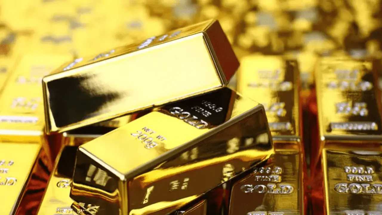 الذهب يسجل ارتفاعاً ملحوظاً بدعم من تراجع الدولار وعوائد سندات الخزانة الأمريكية